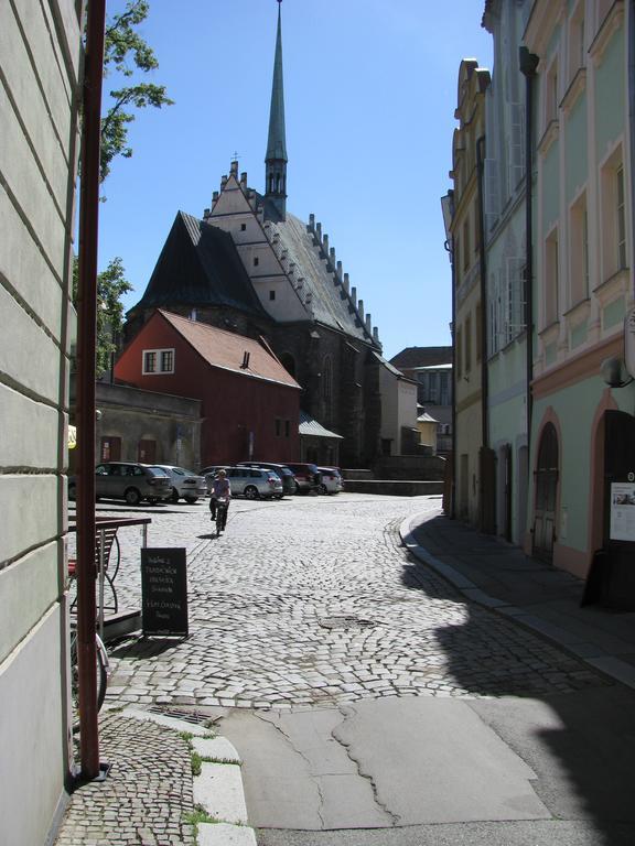 Penzion 102 Pardubice Exterior foto
